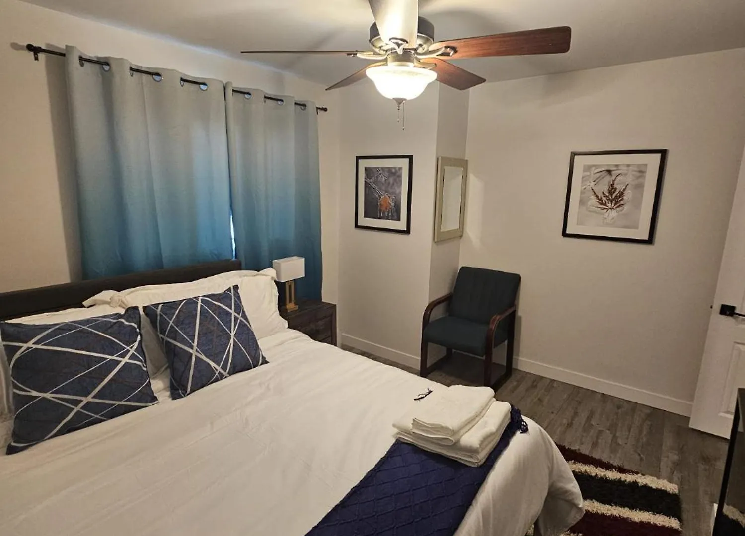 ホームステイ Aansel Suites Queen Room エドモントン カナダ