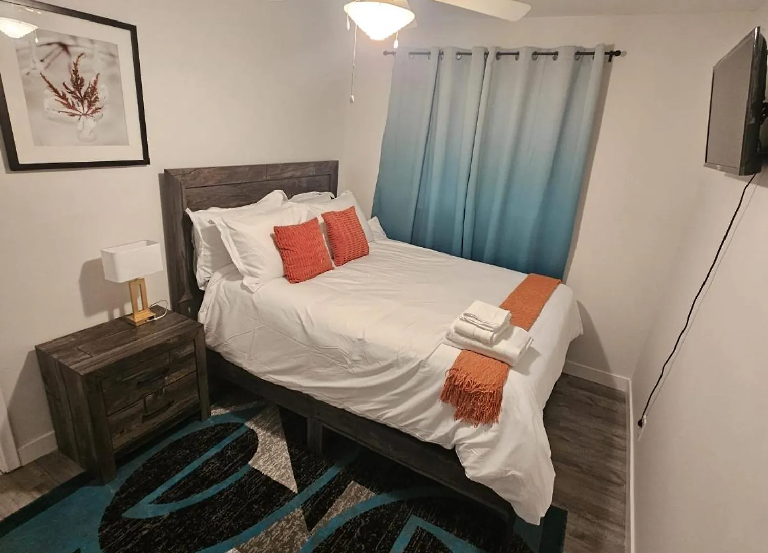 Aansel Suites Queen Room エドモントン