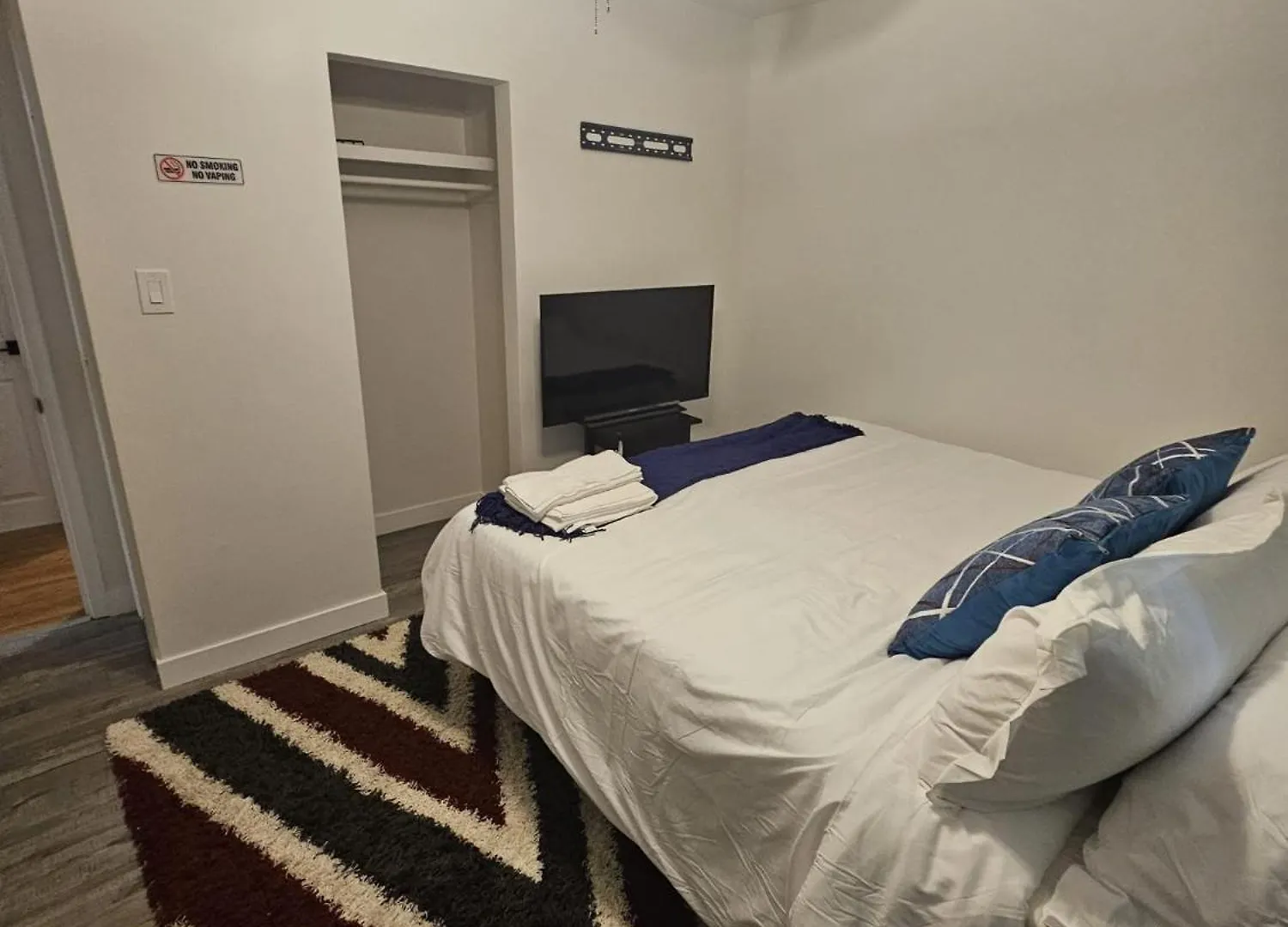 ホームステイ Aansel Suites Queen Room エドモントン